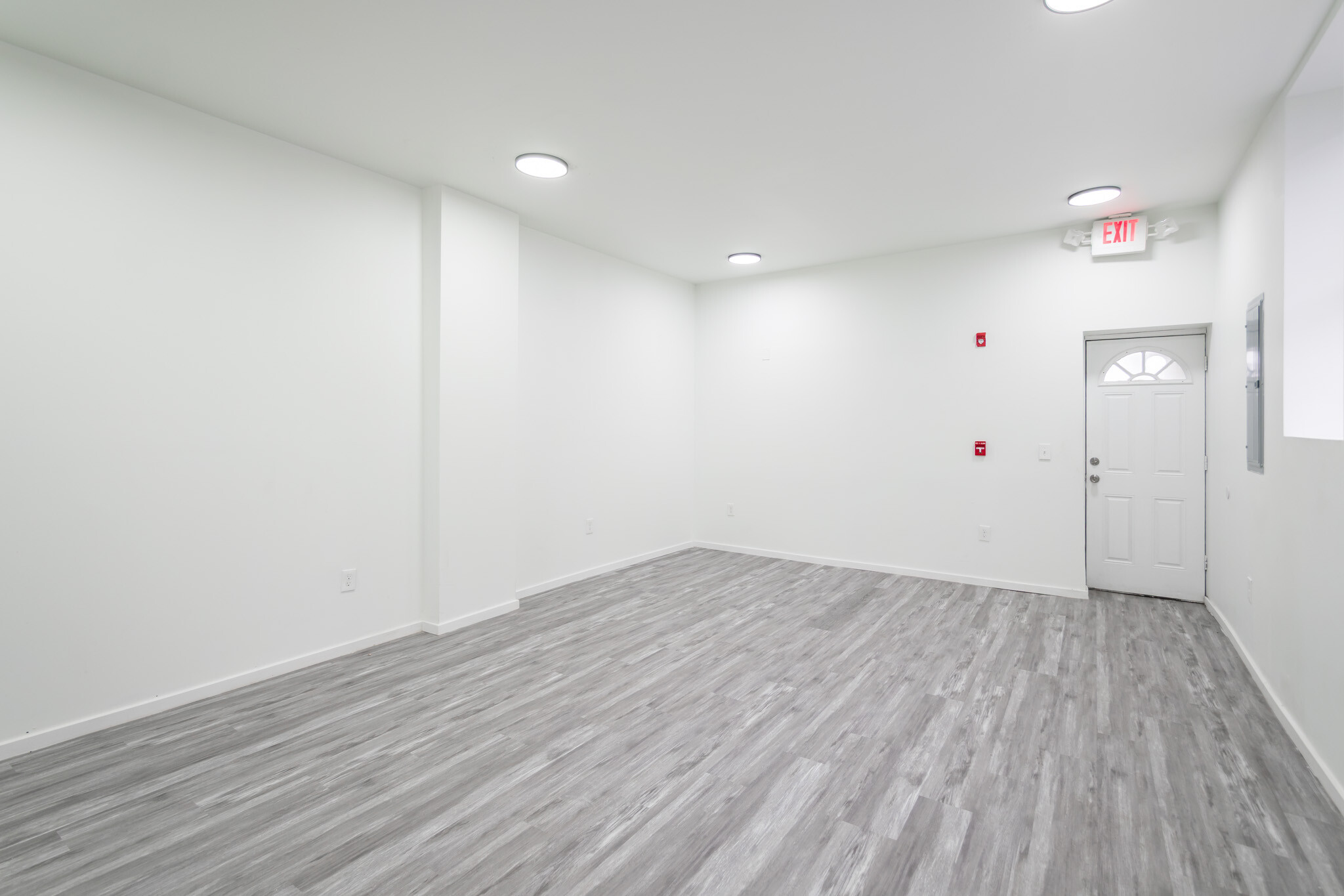 5715 Woodland Ave, Philadelphia, PA à louer Photo principale– Image 1 sur 8
