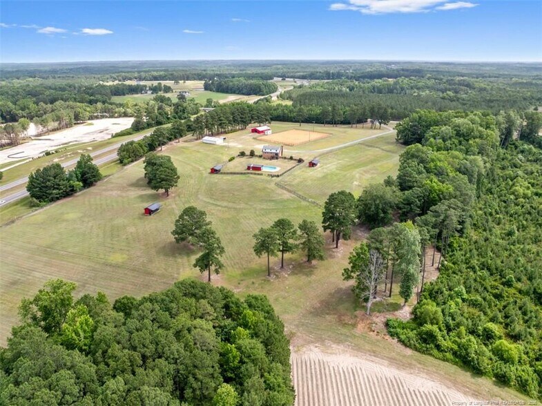 578 Atkins Rd, Cameron, NC à vendre - Photo de l’immeuble – Image 2 sur 11