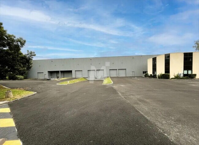 Plus de détails pour Bureau, Industriel/Logistique à louer