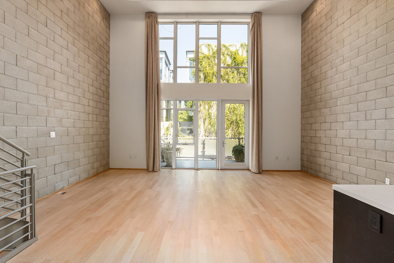 3450 Cahuenga Blvd W, Los Angeles, CA 90068 - Lot 508 - - Photo intérieure - Image 2 of 11