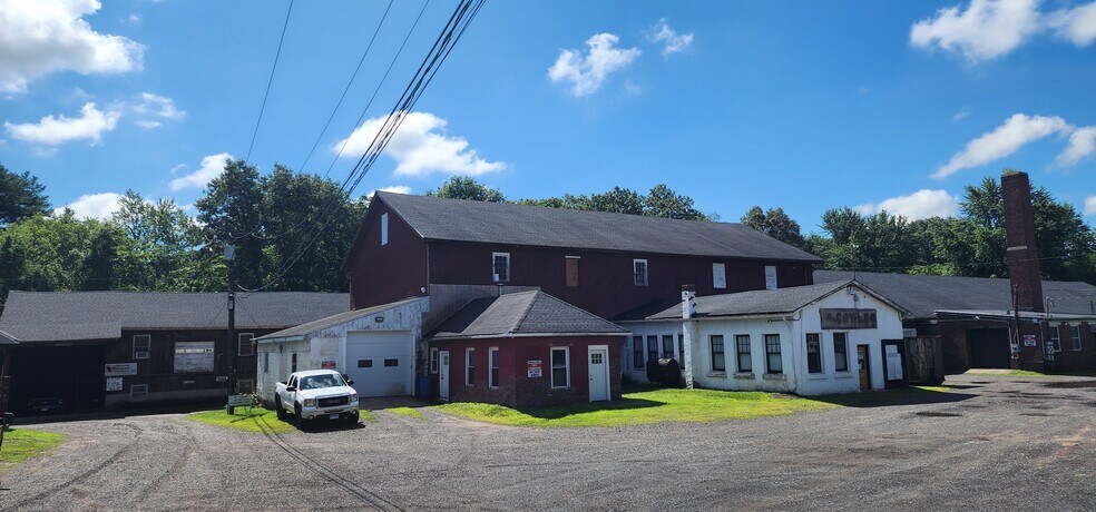 141 Summer St, Plantsville, CT à louer - Photo de l’immeuble – Image 2 sur 10