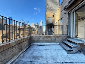 215 W 40th St, New York, NY à louer Autre– Image 1 sur 13