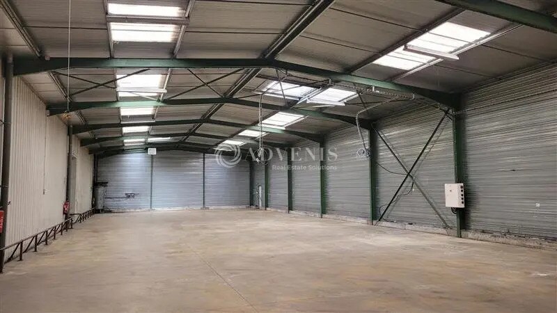 Local d'activités dans Couëron à vendre - Photo de l’immeuble – Image 1 sur 3