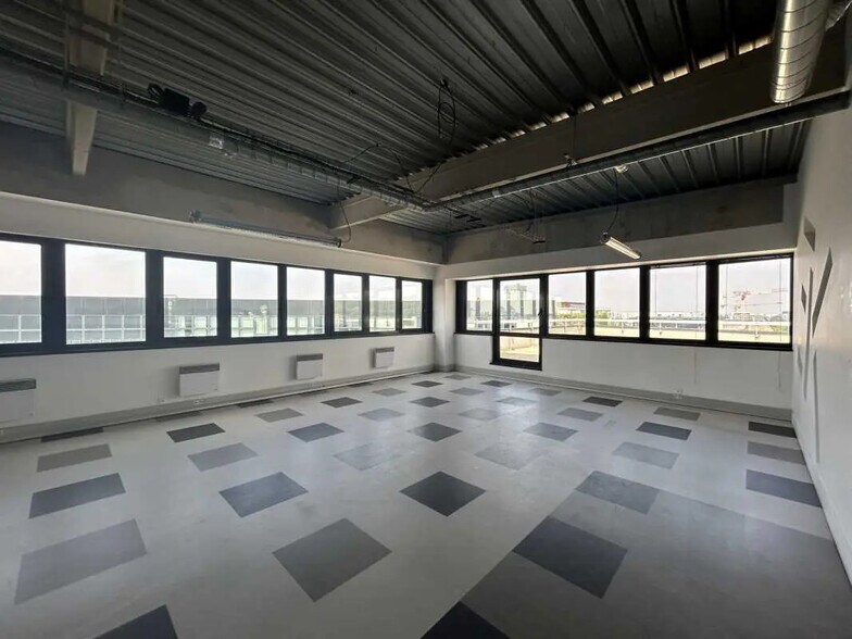 153/159 Avenue Jean Lolive, Pantin à louer - Photo de l’immeuble – Image 3 sur 6