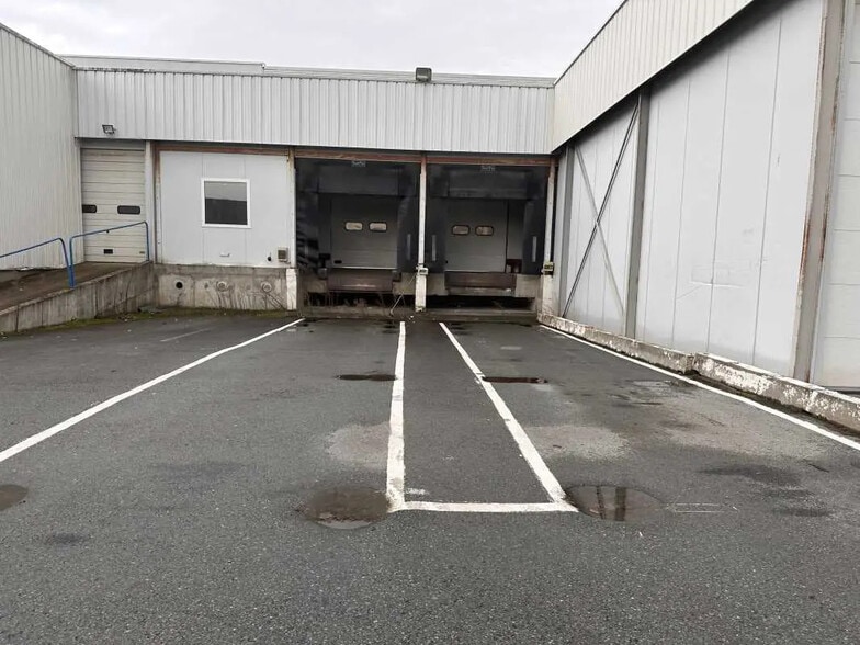 Local d’activités dans CIVRIEUX-D'AZERGUES à louer - Photo de l’immeuble – Image 2 sur 13