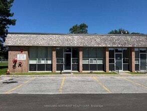 321-343 Lesmill Rd, Toronto, ON à louer Photo de l’immeuble– Image 2 sur 4