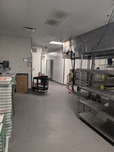 S74W17086 Janesville Rd, Muskego, WI à louer Photo intérieure– Image 2 sur 17