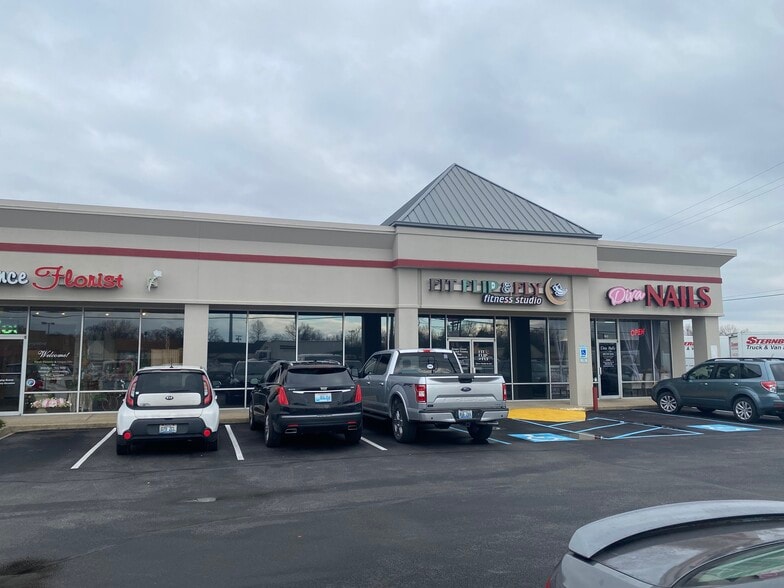 12123 Shelbyville Rd, Louisville, KY à louer - Photo de l’immeuble – Image 3 sur 3