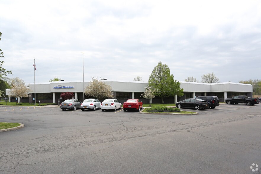 495 Commerce Dr, Buffalo, NY à vendre - Photo principale – Image 1 sur 11