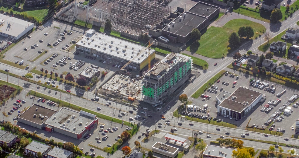 17 Rue Hyman, Dollard-des-Ormeaux, QC à louer - Photo principale – Image 1 sur 1