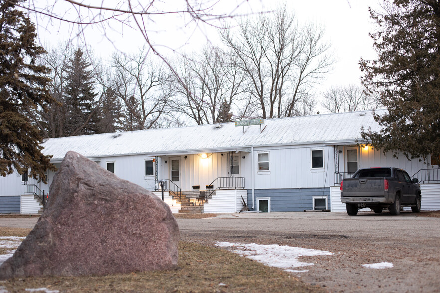 1220 N Front St, Crookston, MN à vendre - Photo de l’immeuble – Image 2 sur 36