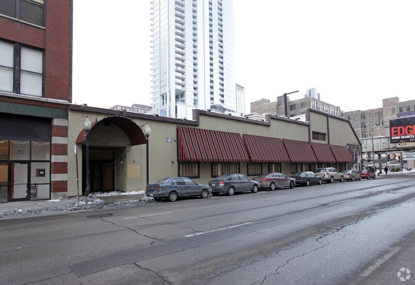 225 W Ontario St, Chicago, IL à vendre - Photo de l’immeuble – Image 3 sur 6