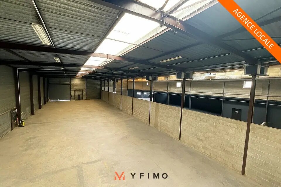 Local d'activités dans Porcheville à vendre Photo de l’immeuble– Image 1 sur 7