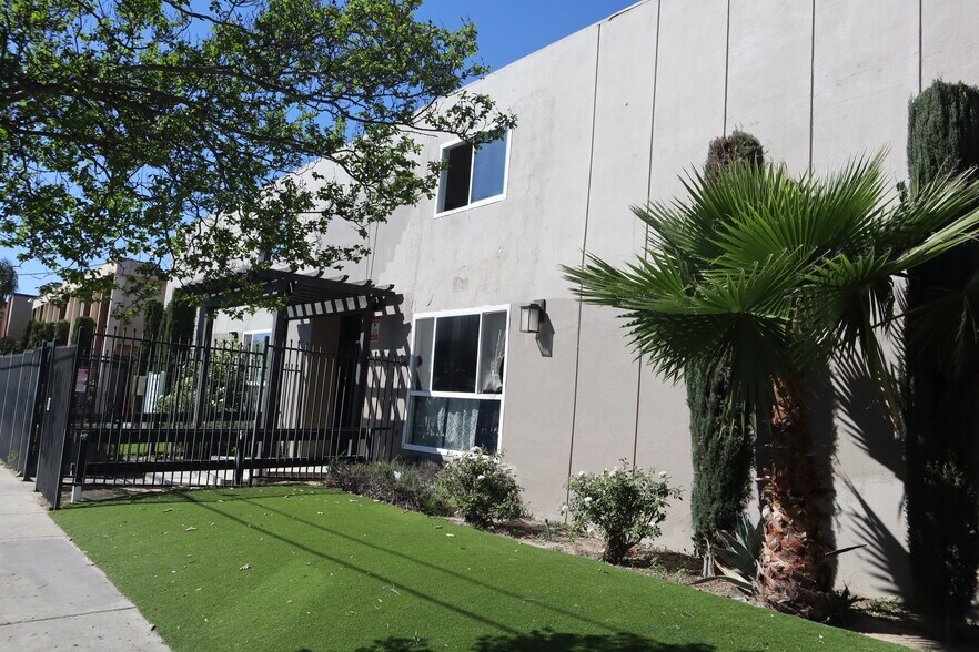 21909 Lanark St, Canoga Park, CA à vendre - Photo principale – Image 1 sur 18