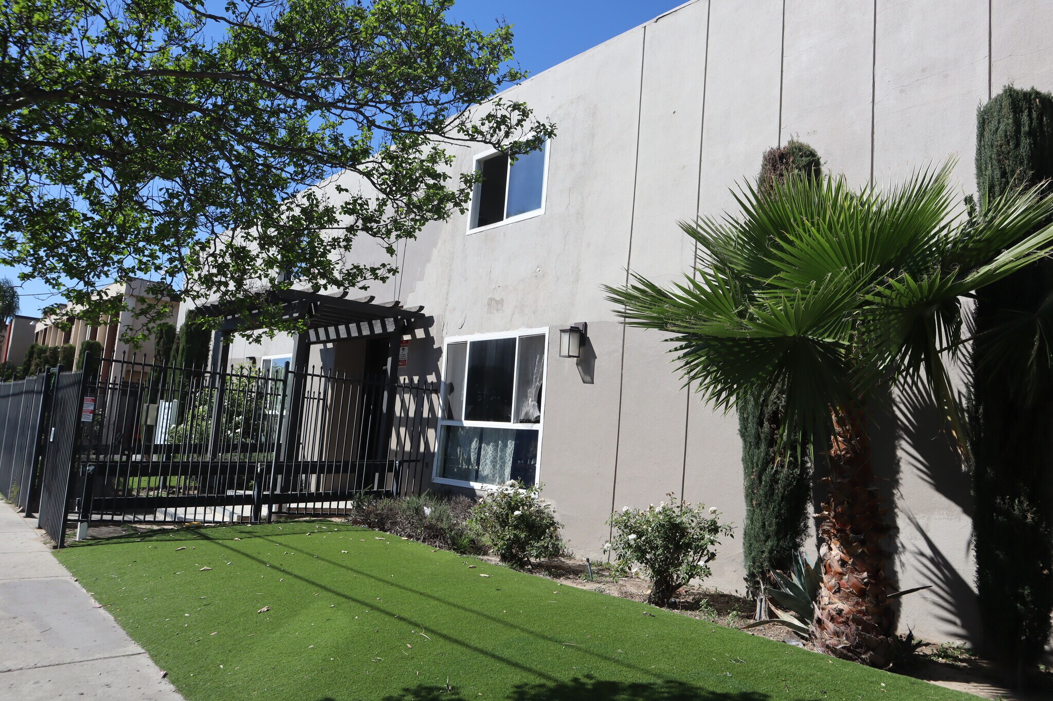 21909 Lanark St, Canoga Park, CA à vendre Photo principale– Image 1 sur 19