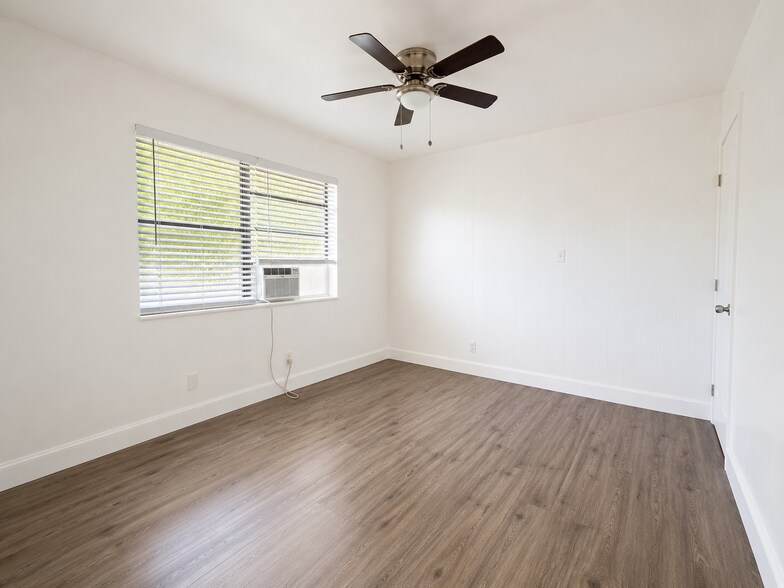1741-1743 Moffett St, Hollywood, FL à vendre - Photo de l’immeuble – Image 2 sur 8