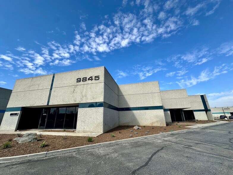 9825 Painter Ave, Santa Fe Springs, CA à louer - Photo de l’immeuble – Image 2 sur 21