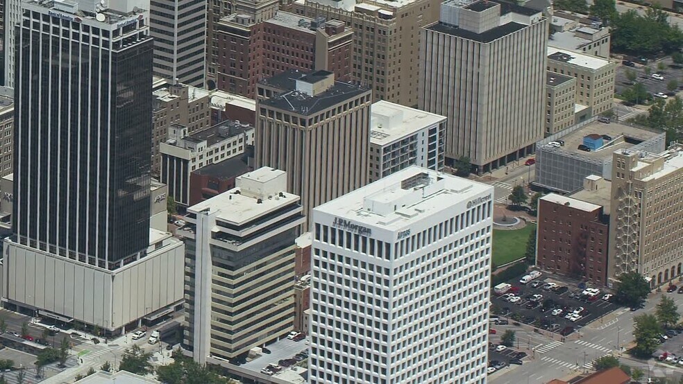 525 S Main St, Tulsa, OK à louer - Vidéo aérienne – Image 2 sur 6