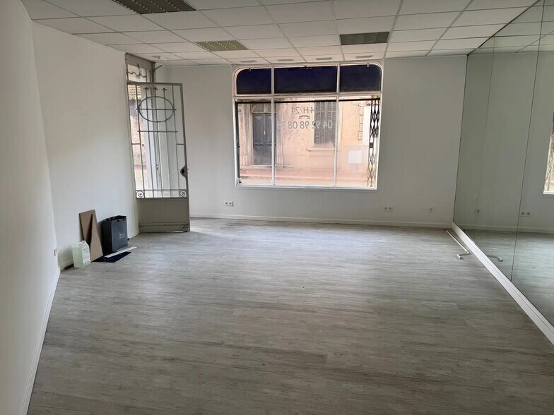 196 Avenue De Grasse, Cannes à louer - Photo de l’immeuble – Image 3 sur 6
