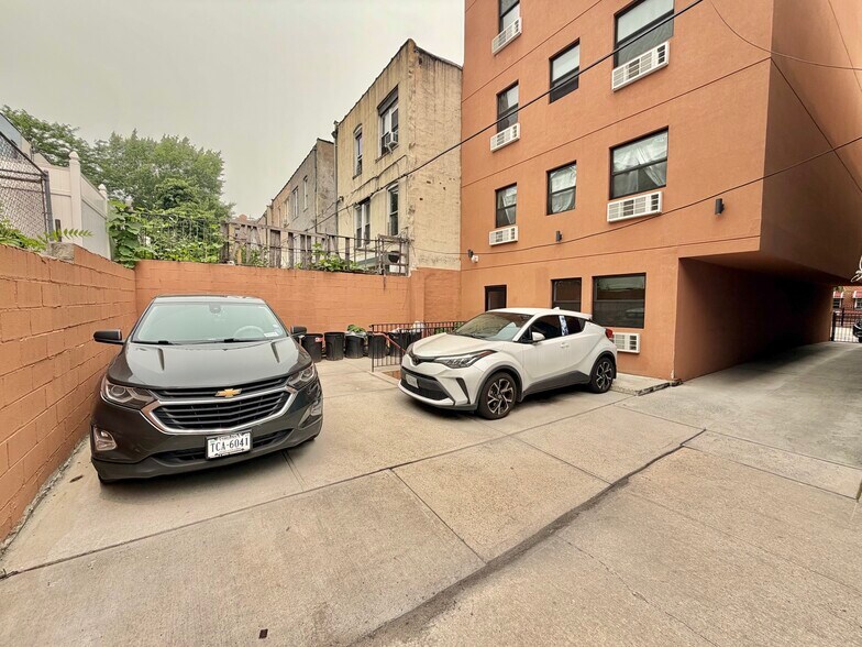 2097 Davidson Ave, Bronx, NY à vendre - Photo de l’immeuble – Image 2 sur 25