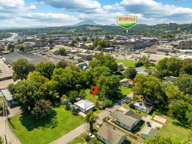226 E Main St, Sevierville, TN à vendre - Photo de l’immeuble – Image 3 sur 45