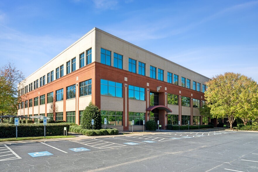 1720 Galleria Blvd, Charlotte, NC à louer - Photo de l’immeuble – Image 2 sur 5