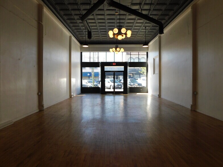 129 E Grand Ave, Escondido, CA à louer - Photo de l’immeuble – Image 2 sur 33
