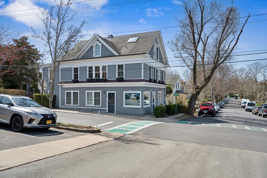 200 Division St, Sag Harbor, NY à louer - Photo de l’immeuble – Image 3 sur 23