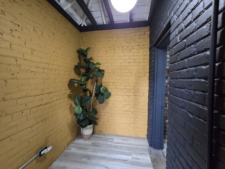 6011 Joy Rd, Detroit, MI à vendre - Photo intérieure – Image 3 sur 24