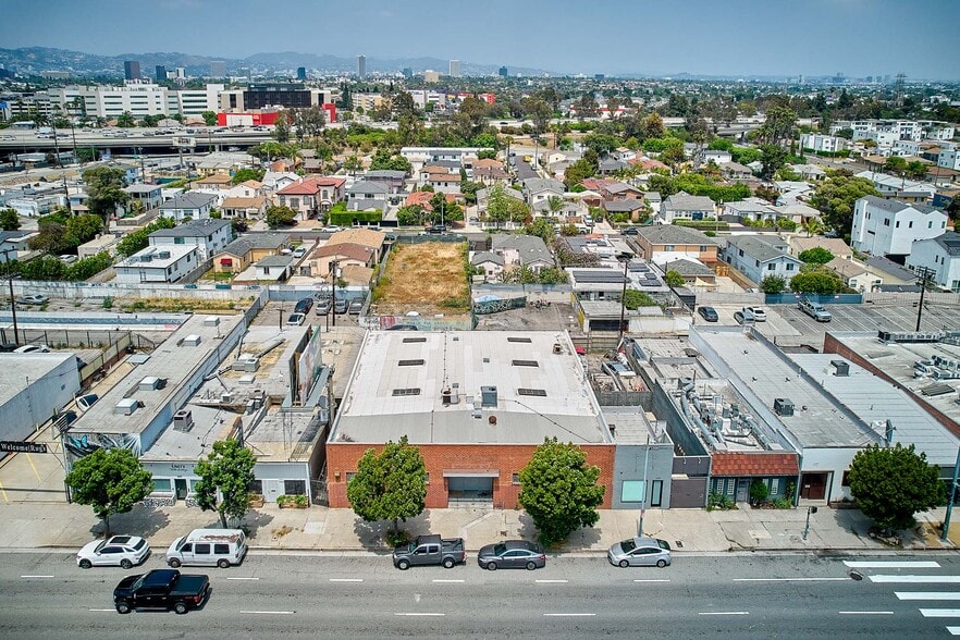 2672 S La Cienega Blvd, Los Angeles, CA à louer - Photo de l’immeuble – Image 3 sur 12