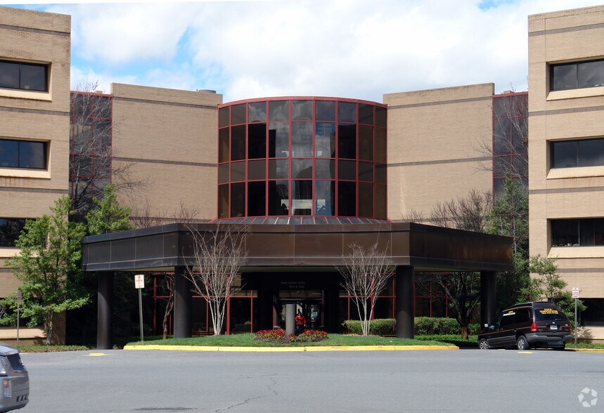 1800 Town Center Dr, Reston, VA à vendre - Photo de l’immeuble – Image 1 sur 12