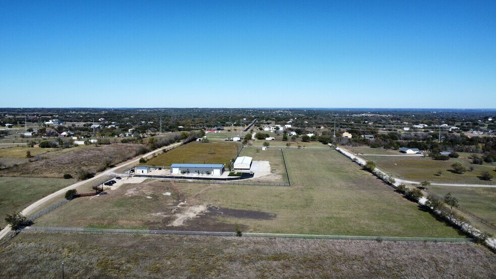 121 Pistol Rd, Weatherford, TX à louer - Photo de l’immeuble – Image 3 sur 5
