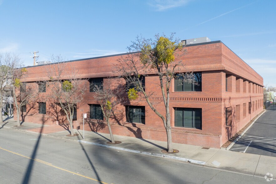 1725 23rd St, Sacramento, CA à louer - Photo de l’immeuble – Image 1 sur 17