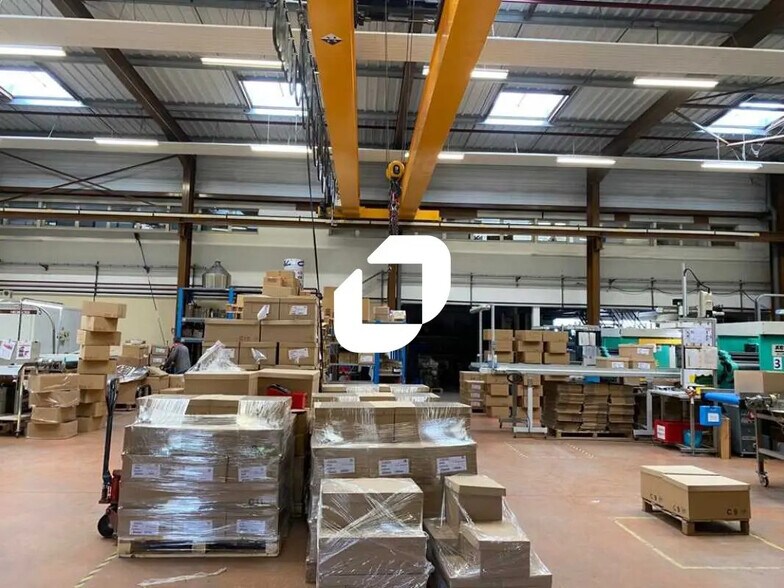 Local d’activités dans Cergy à louer - Photo de l’immeuble – Image 1 sur 10