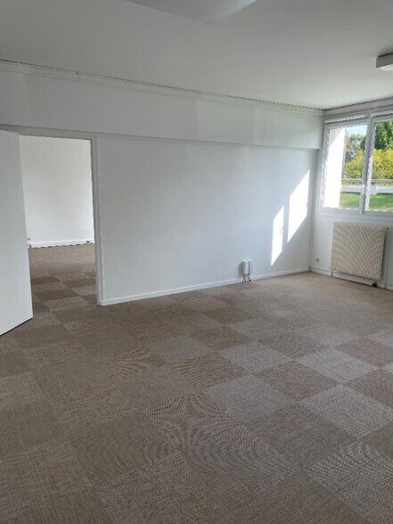 Bureau dans Salies-de-Béarn à vendre - Photo de l’immeuble – Image 3 sur 10