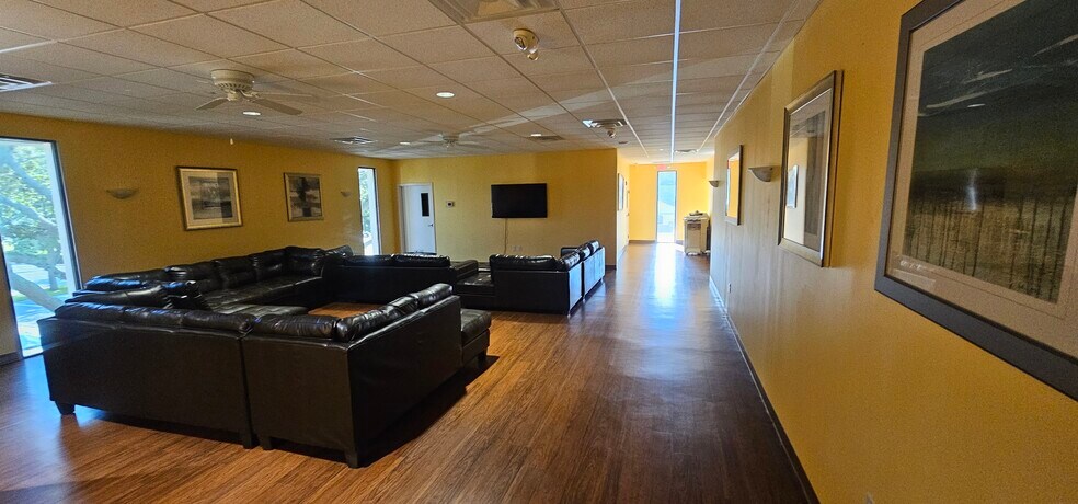 1620 Mason Ave, Daytona Beach, FL à louer - Photo de l’immeuble – Image 2 sur 12