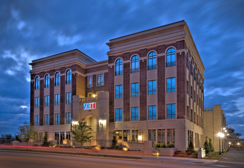 320 E Main St, Spartanburg, SC à louer - Photo de l’immeuble – Image 2 sur 9