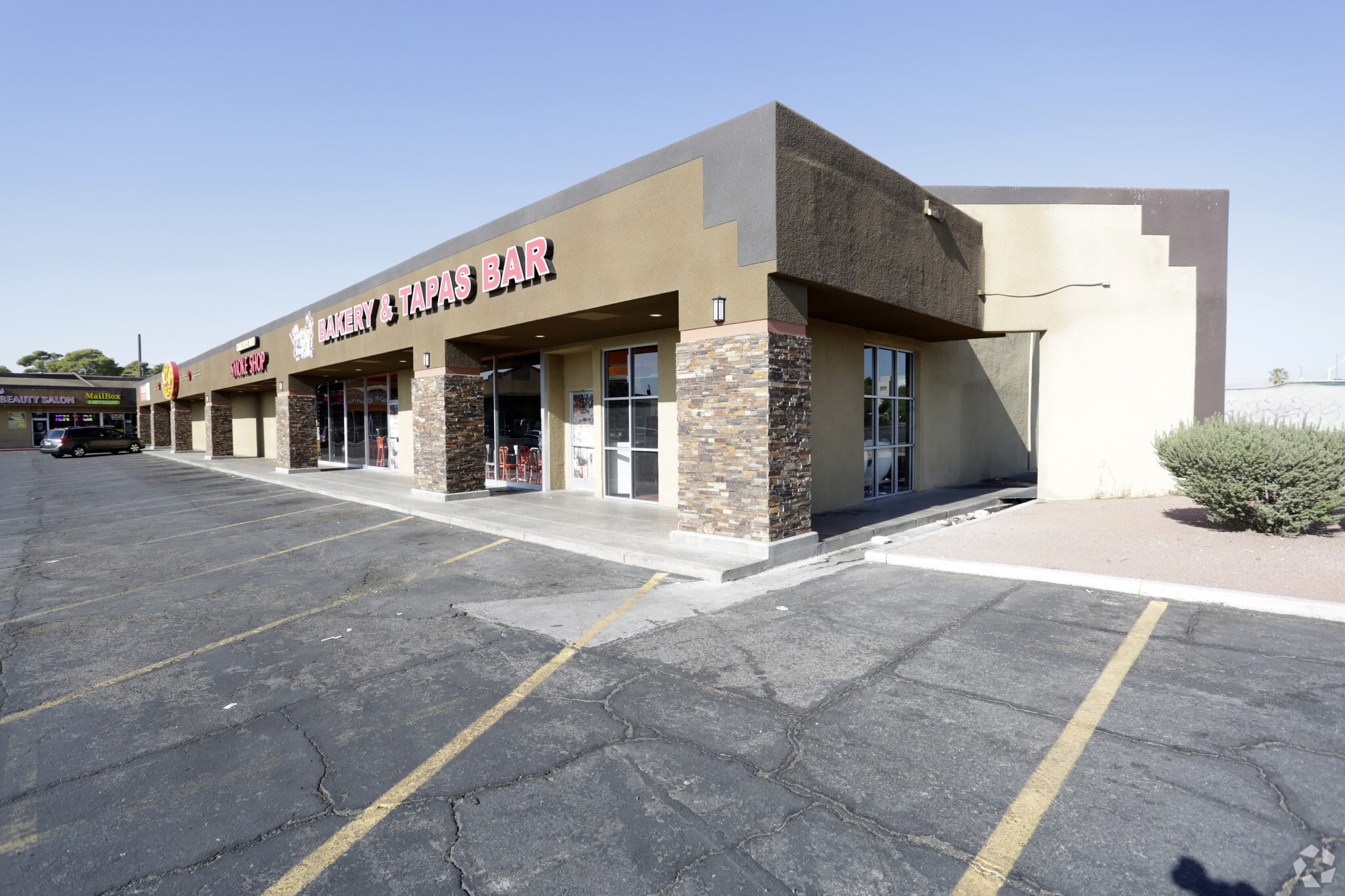 1083-1101 E Tropicana Ave, Las Vegas, NV à louer Photo principale– Image 1 sur 44