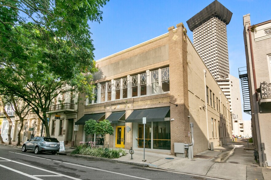 821 Baronne St, New Orleans, LA à louer - Photo de l’immeuble – Image 2 sur 19