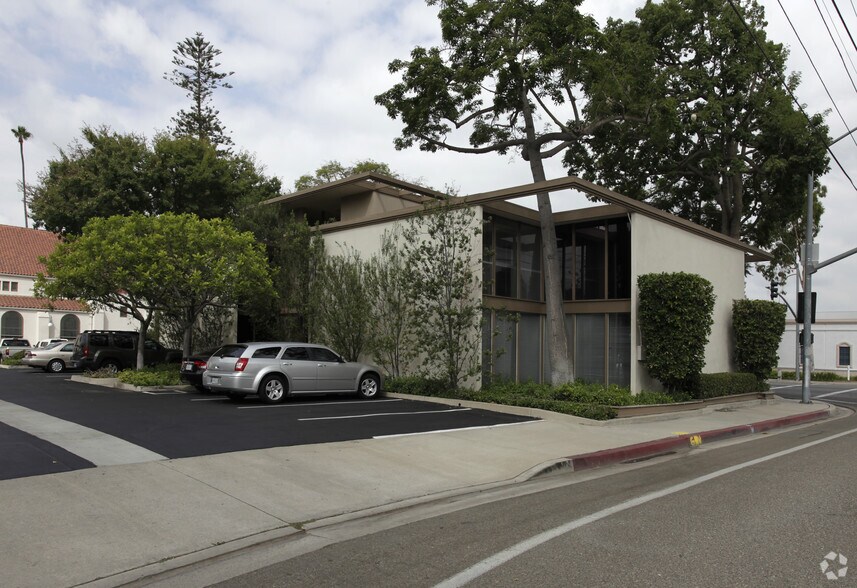 850 E Chapman Ave, Orange, CA à louer - Photo de l’immeuble – Image 3 sur 36