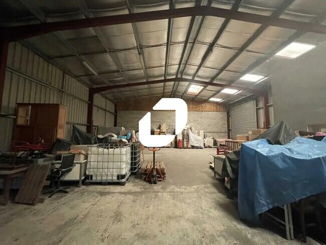 Plus de détails pour Bureau, Local d'activités à louer