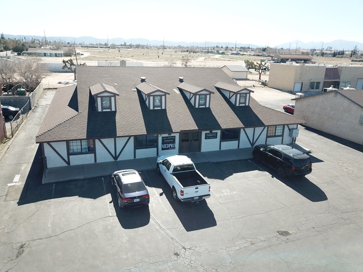 17151 Main St, Hesperia, CA à vendre Photo de l’immeuble– Image 1 sur 13