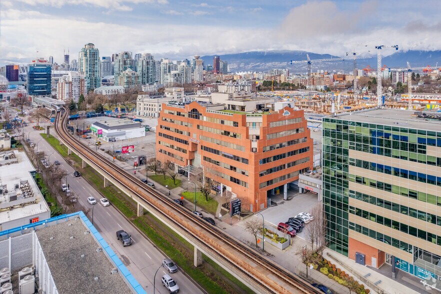 333 Terminal Ave, Vancouver, BC à louer - Photo de l’immeuble – Image 3 sur 9