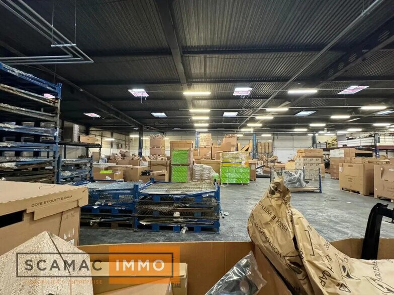 Industriel/Logistique dans à louer - Photo de l’immeuble – Image 3 sur 12
