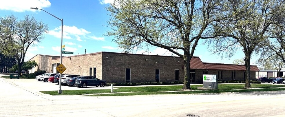 574 Wheeling Rd, Wheeling, IL à vendre - Photo de l’immeuble – Image 1 sur 12