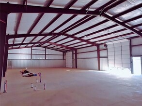 5286 NE Highway 33, Guthrie, OK à louer Photo de la construction– Image 2 sur 5