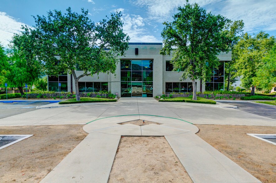 417 Bryant Cir, Ojai, CA à louer - Photo de l’immeuble – Image 2 sur 17