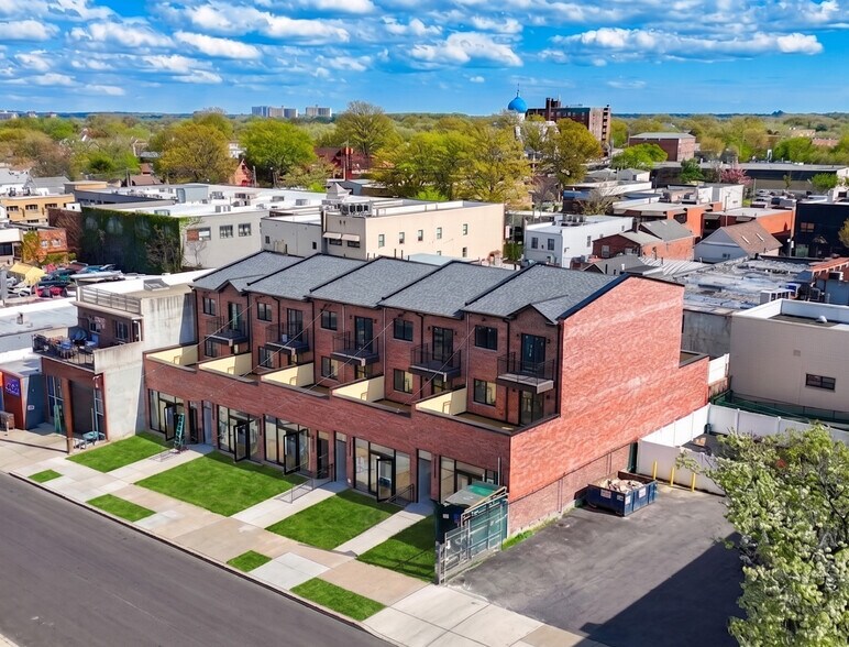 15026 12th Ave, Whitestone, NY à vendre - Photo principale – Image 1 sur 18
