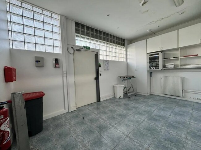 Plus de détails pour Local commercial à vendre