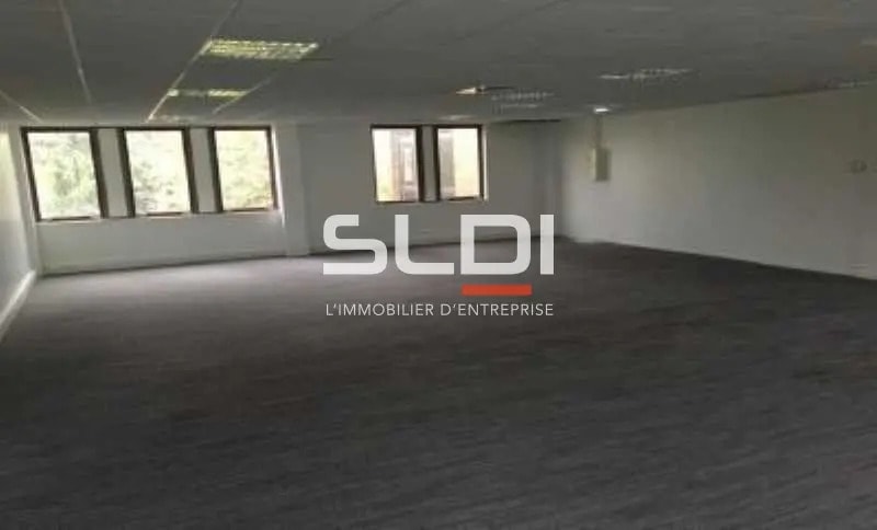 Bureau dans Vénissieux à vendre - Photo de l’immeuble – Image 3 sur 7